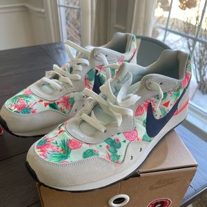 NIB - Nike Venture Runner N7 - size 14